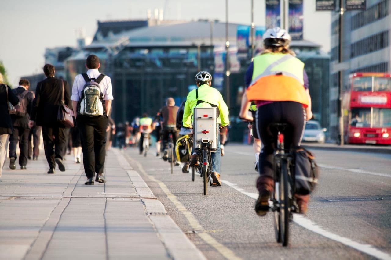Die besten Pendlervelos 2025: für praktisches Velofahren im Alltag