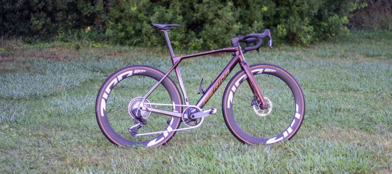 Erster Testbericht zum Merida Mission Gravelbike: Eine werksseitige Laufrad-Reifen-Kombination, die das Velo eher einschränkt als unterstützt