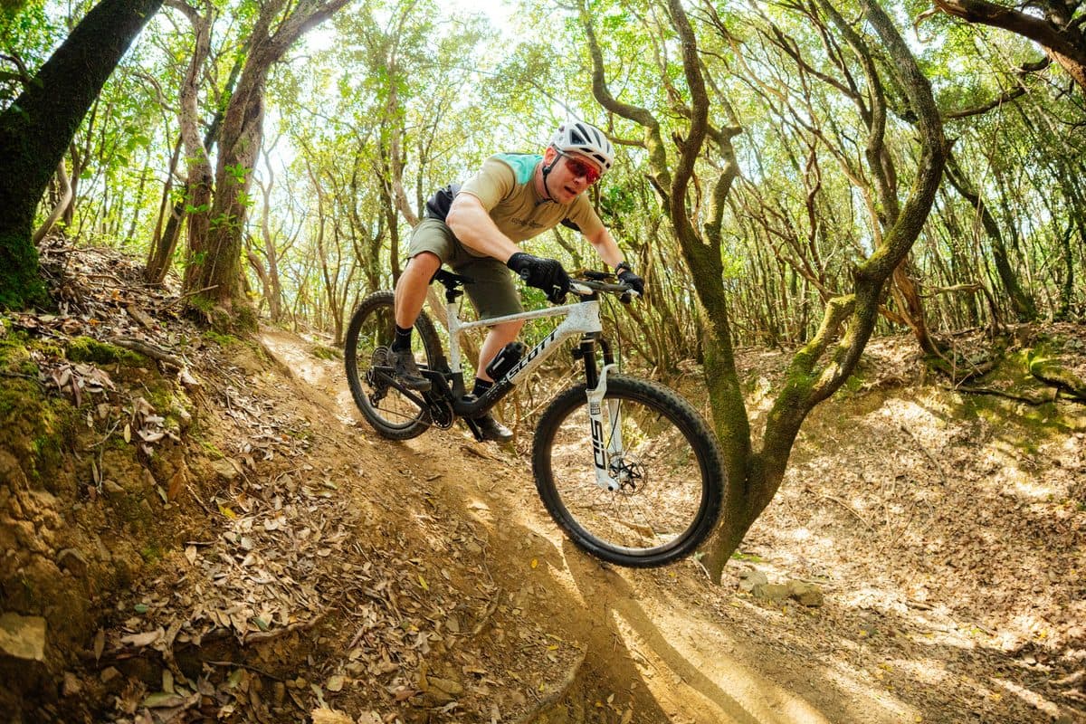 Erster Test des Scott Spark RC World Cup EVO: Das verehrte XC-Rennvelo sollte nach dezenten Updates ganz oben auf deiner Einkaufsliste stehen